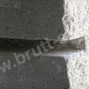 Prawidłowo wykonana bruzda pod montaż profili śrubowych ze stali nierdzewnej Brutt'a. Szerokość: około 12 - 16 mm, głębokość: minimum 4 cm bez grubości tynku.