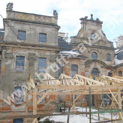 Jeden z rewitalizowanych, zabytkowych pałaców w Polsce, w którym wykorzystano profile spiralne ze stali nierdzewnej firmy Brutt Saver.